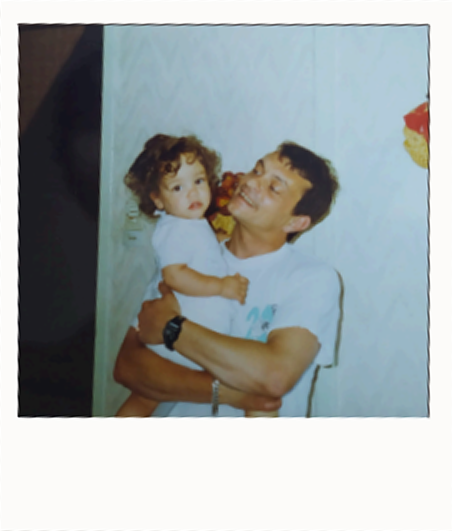 Polaroid du père d'Alice Blanc et elle-même étant petite, professeure d'anglais courant et professionnel, donnant des cours en ligne et des guides d'anglais pro en PDF