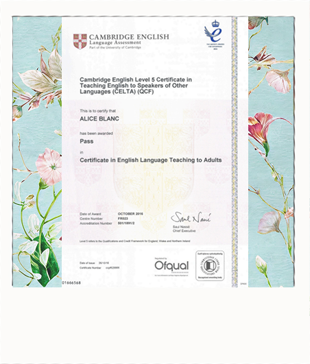 Polaroid du diplôme CELTA d'Alice Blanc, professeure d'anglais courant et professionnel, donnant des cours en ligne et des guides d'anglais pro en PDF